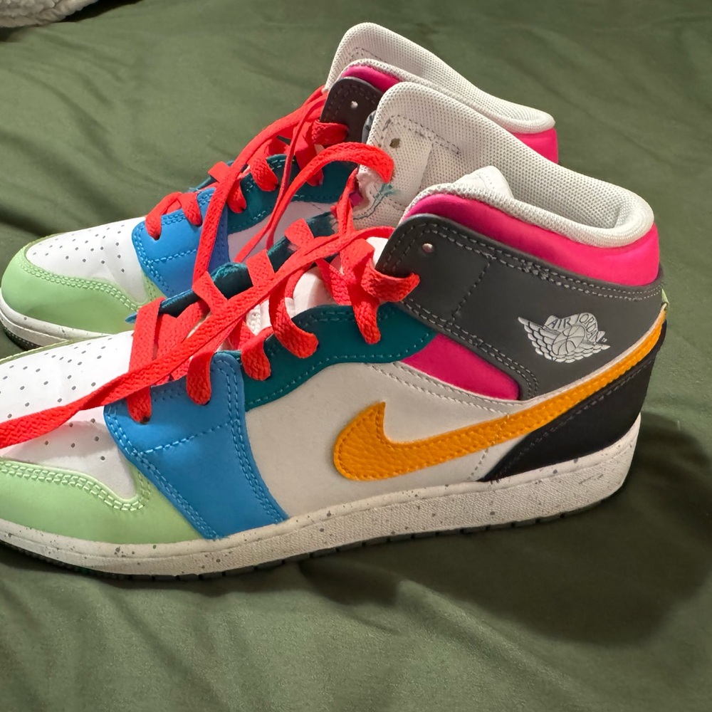 Nike Air Jordan Mid Shoes 7Y/8.5W - Picture 3 of 6